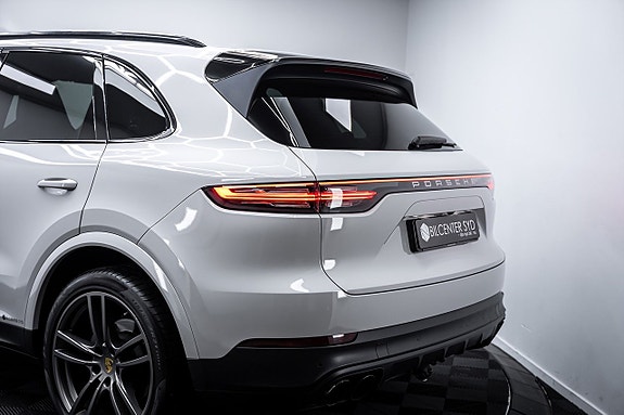 Porsche Cayenne S 9 of 27