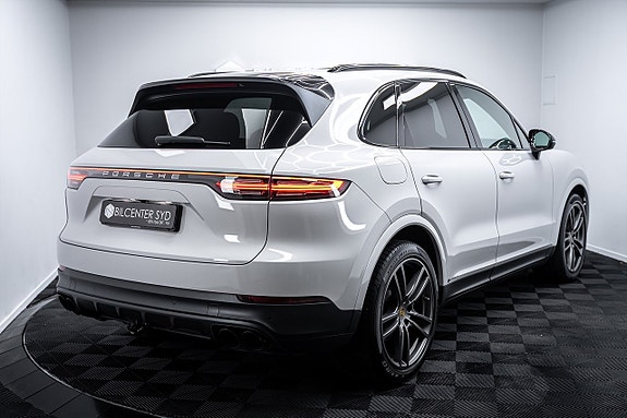 Porsche Cayenne S 12 of 27