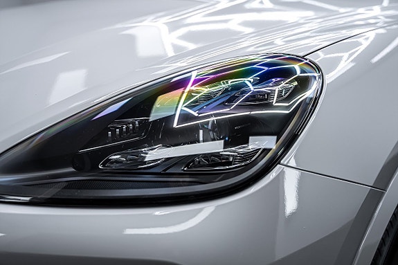 Porsche Cayenne S 6 of 27
