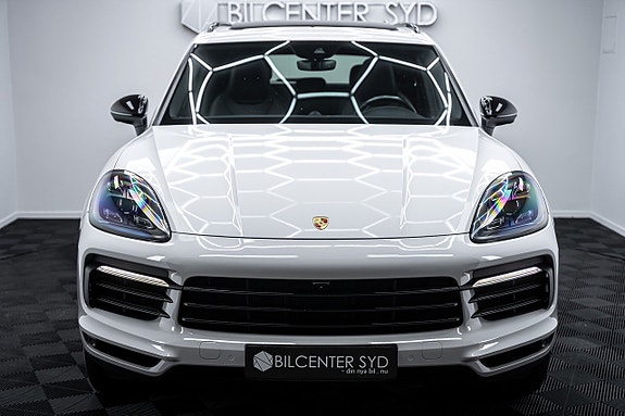 Porsche Cayenne S 3 of 5
