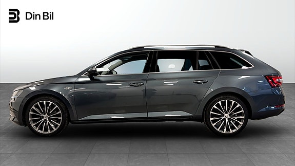 Skoda Superb 2 of 5