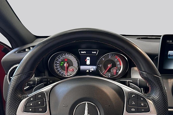 Mercedes-Benz GLA220 d 10 of 14