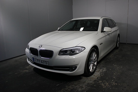 BMW 520 2 of 5