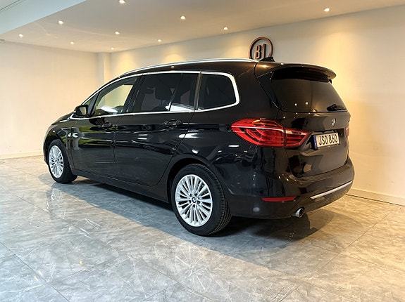 BMW 218 3 of 5