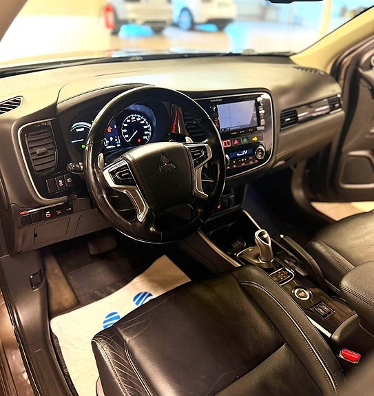 Mitsubishi Outlander 12 of 23