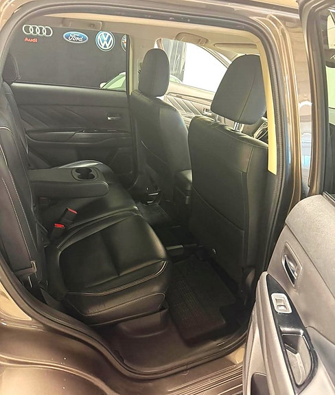 Mitsubishi Outlander 18 of 23