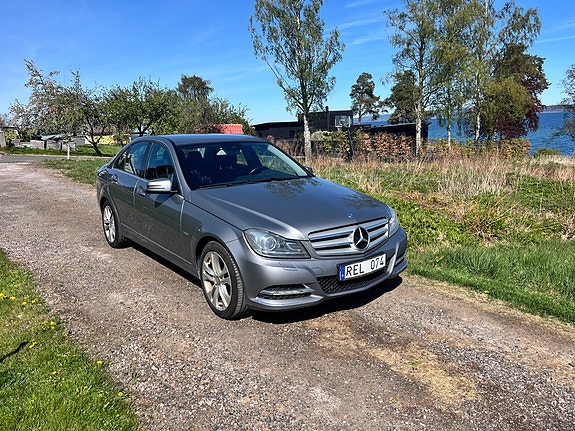 Mercedes-Benz C180 3 of 5