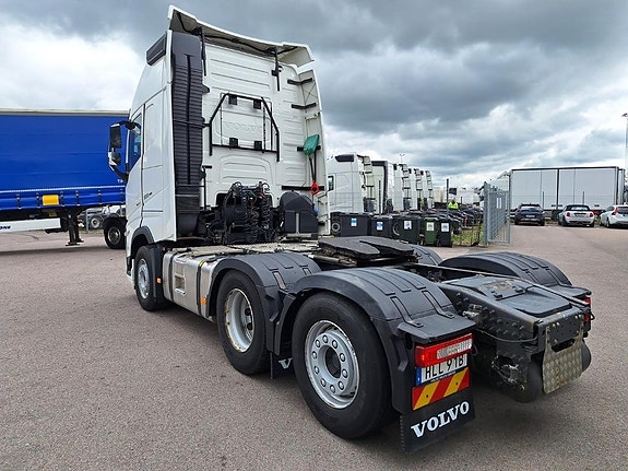 VOLVO Vehicle Tractor 6x2-2 Standard 5 of 19