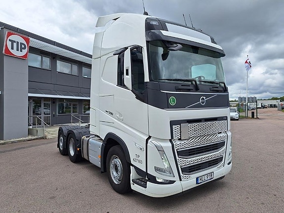 VOLVO Vehicle Tractor 6x2-2 Standard 2 of 19