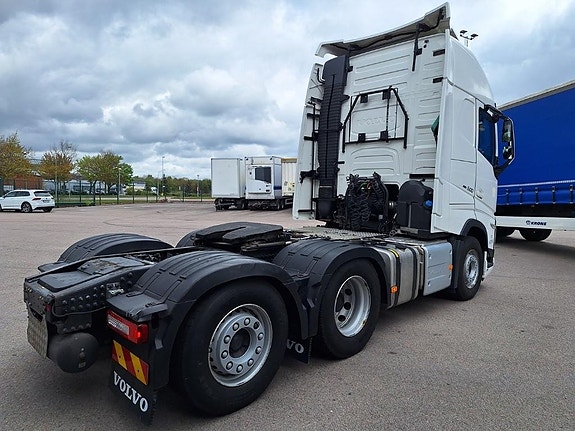 VOLVO Vehicle Tractor 6x2-2 Standard 6 of 19