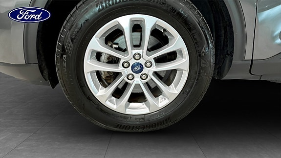 Ford Kuga 9 of 12