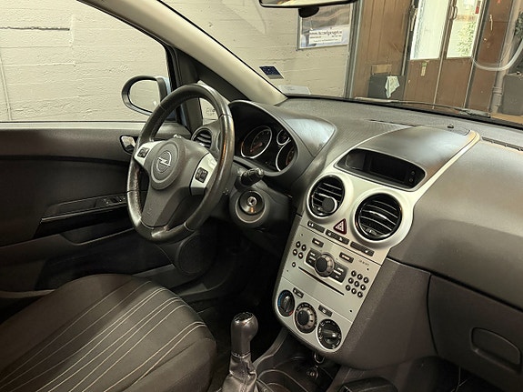 Opel Corsa 11 of 13