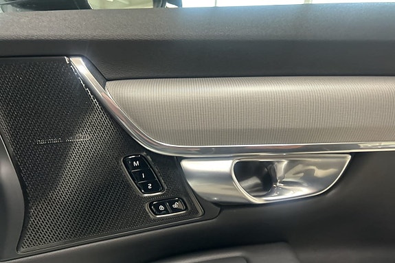 Volvo V90 26 of 30