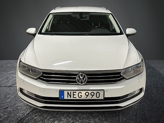Volkswagen Passat 2 of 5