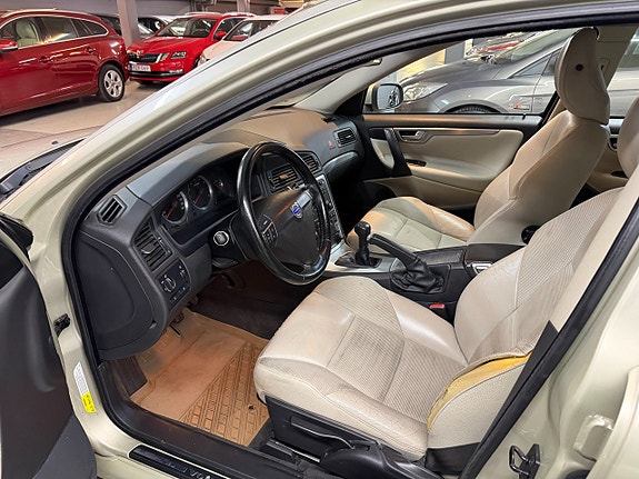 Volvo V70 13 of 17