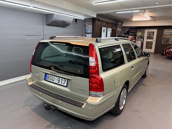 Volvo V70 7 of 17