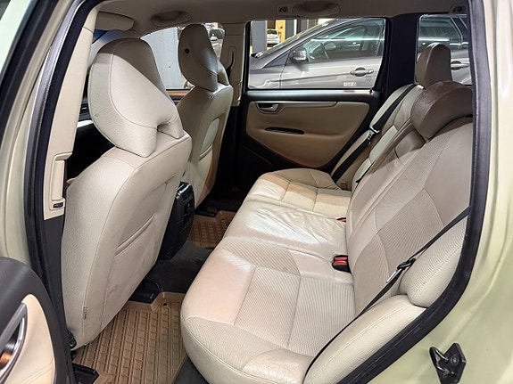 Volvo V70 11 of 17