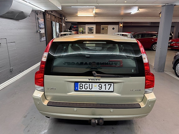 Volvo V70 6 of 17