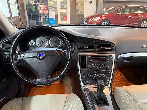 Volvo V70 12 of 17