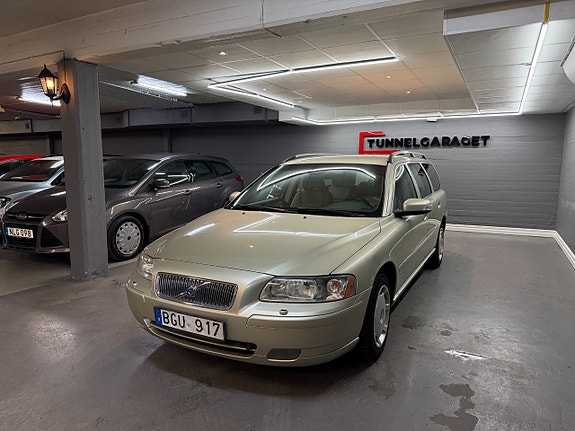 Volvo V70 4 of 5