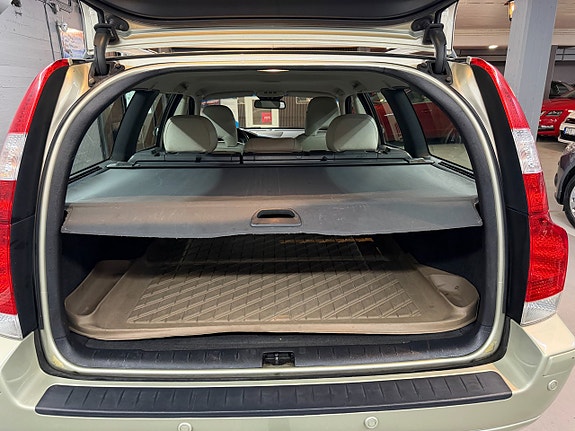 Volvo V70 10 of 17