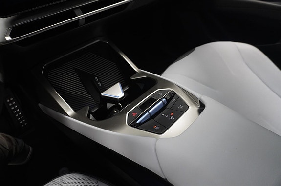 BMW iX3 11 of 17