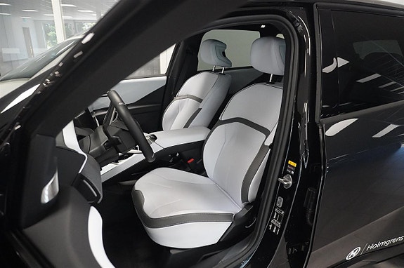 BMW iX3 6 of 17