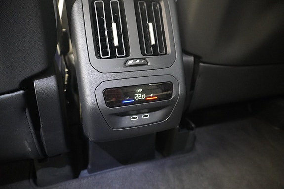 BMW iX3 10 of 17