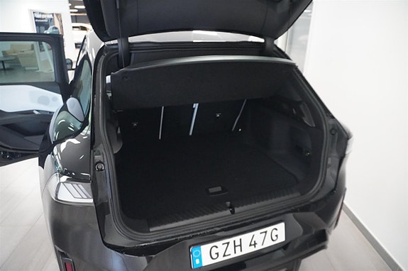 BMW iX3 8 of 17