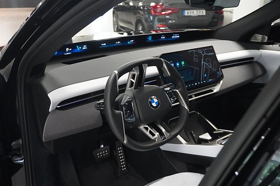 BMW iX3 4 of 17