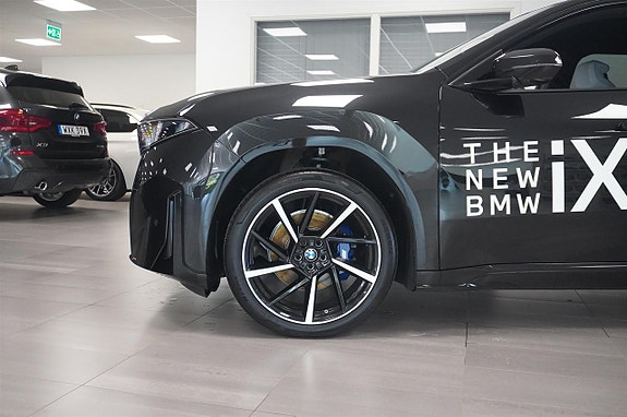 BMW iX3 3 of 17