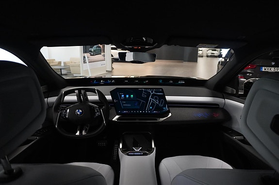 BMW iX3 9 of 17