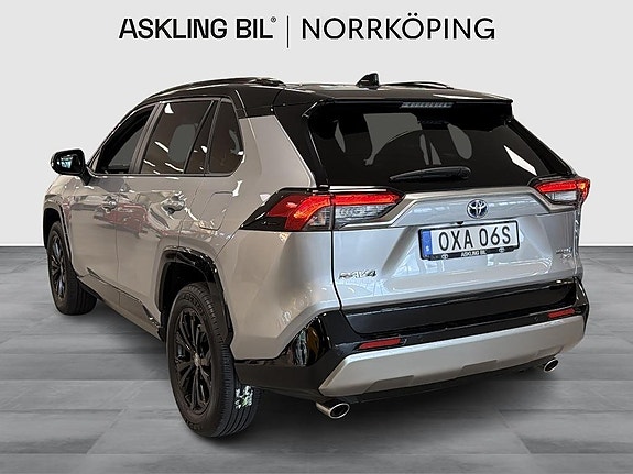 Toyota RAV4 2 of 11