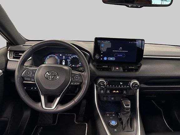 Toyota RAV4 8 of 11