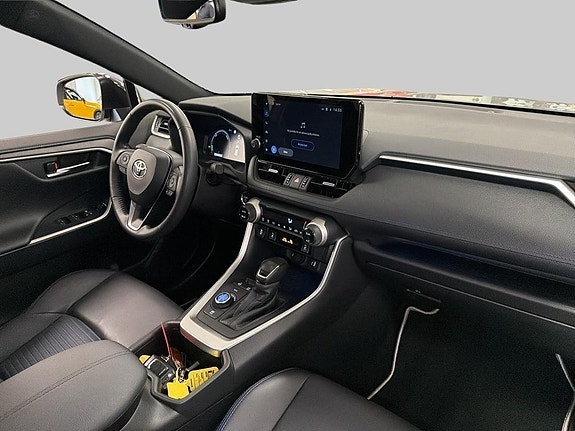 Toyota RAV4 6 of 11