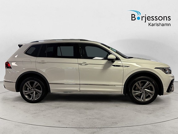 Volkswagen Tiguan Allspace 2 of 5