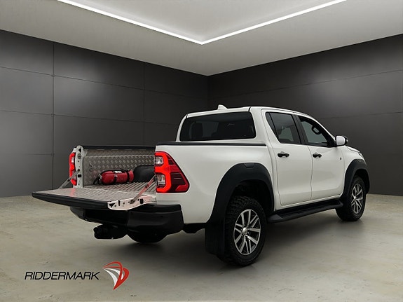 Toyota HiLux 14 of 30