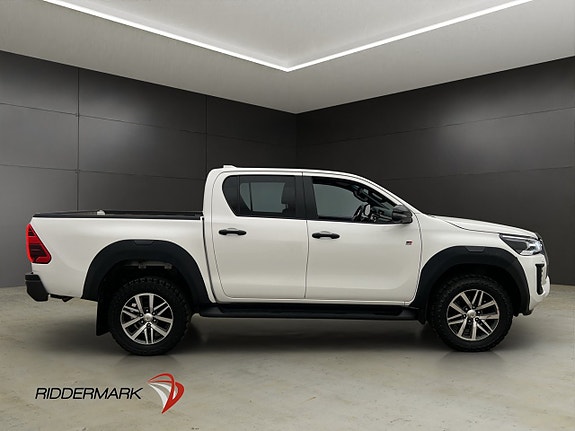 Toyota HiLux 2 of 30