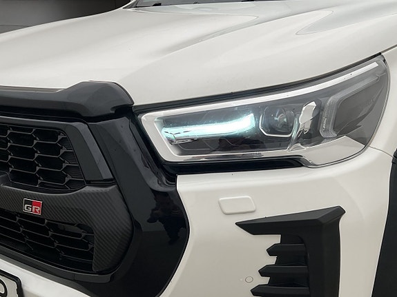 Toyota HiLux 12 of 30