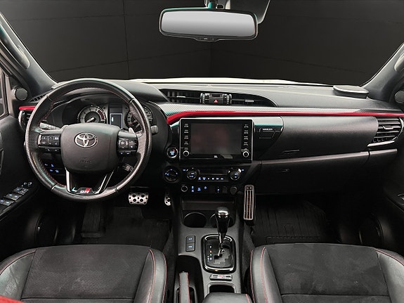Toyota HiLux 17 of 30