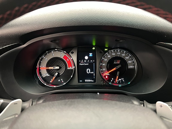 Toyota HiLux 24 of 30