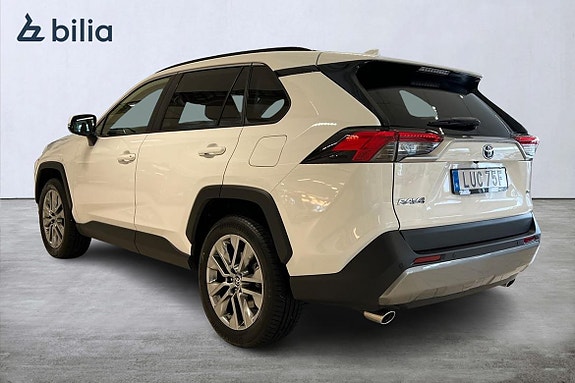 Toyota RAV4 2 of 25