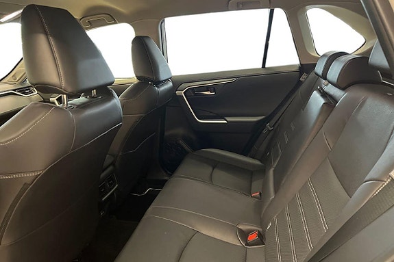 Toyota RAV4 11 of 25