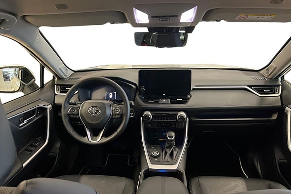 Toyota RAV4 8 of 25