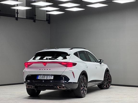 Cupra Formentor e-HYBRID 2 of 5