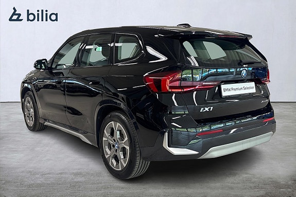 BMW iX1 2 of 5