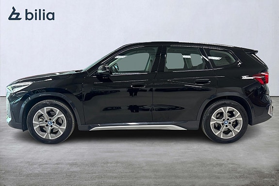 BMW iX1 3 of 5