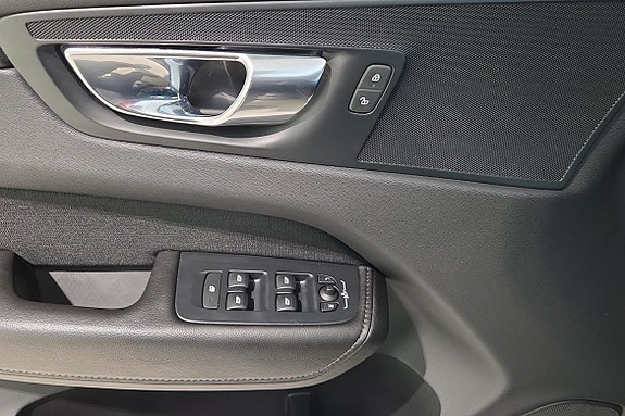 Volvo XC60 14 of 23
