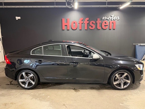 Volvo S60 2 of 5