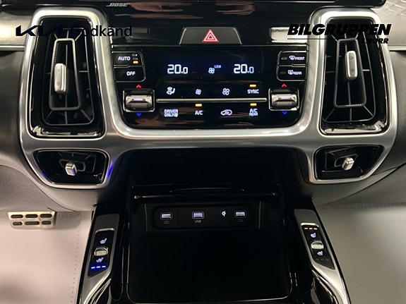 Kia Sorento 13 of 24